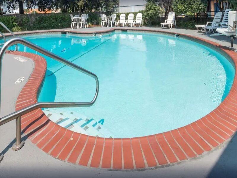 Days Inn South Fort Worth Buitenkant foto