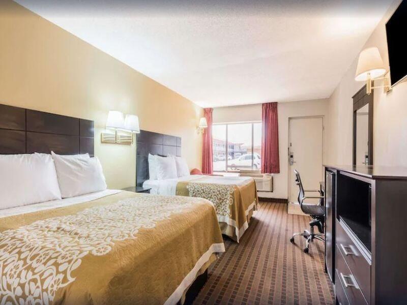 Days Inn South Fort Worth Buitenkant foto