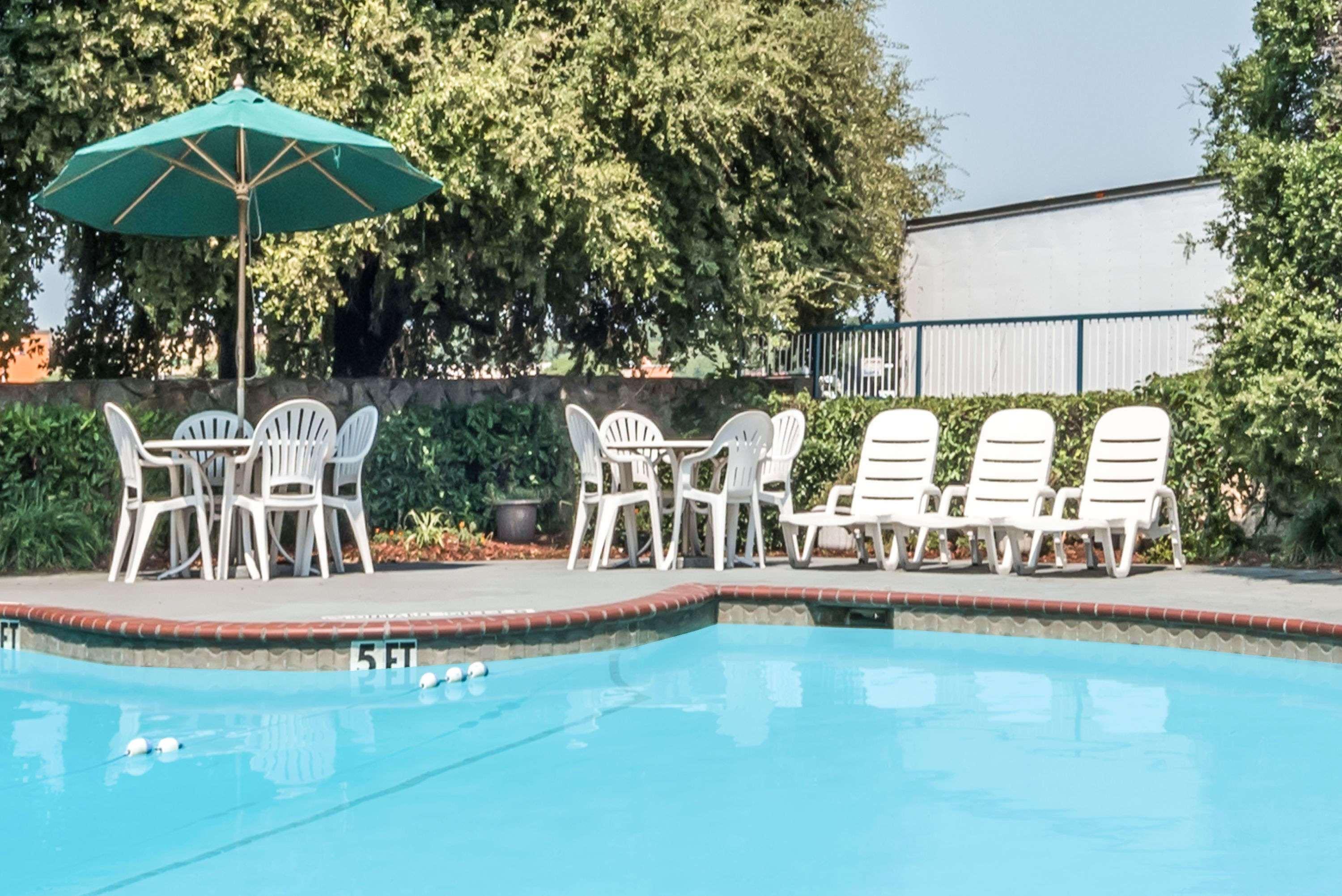 Days Inn South Fort Worth Buitenkant foto