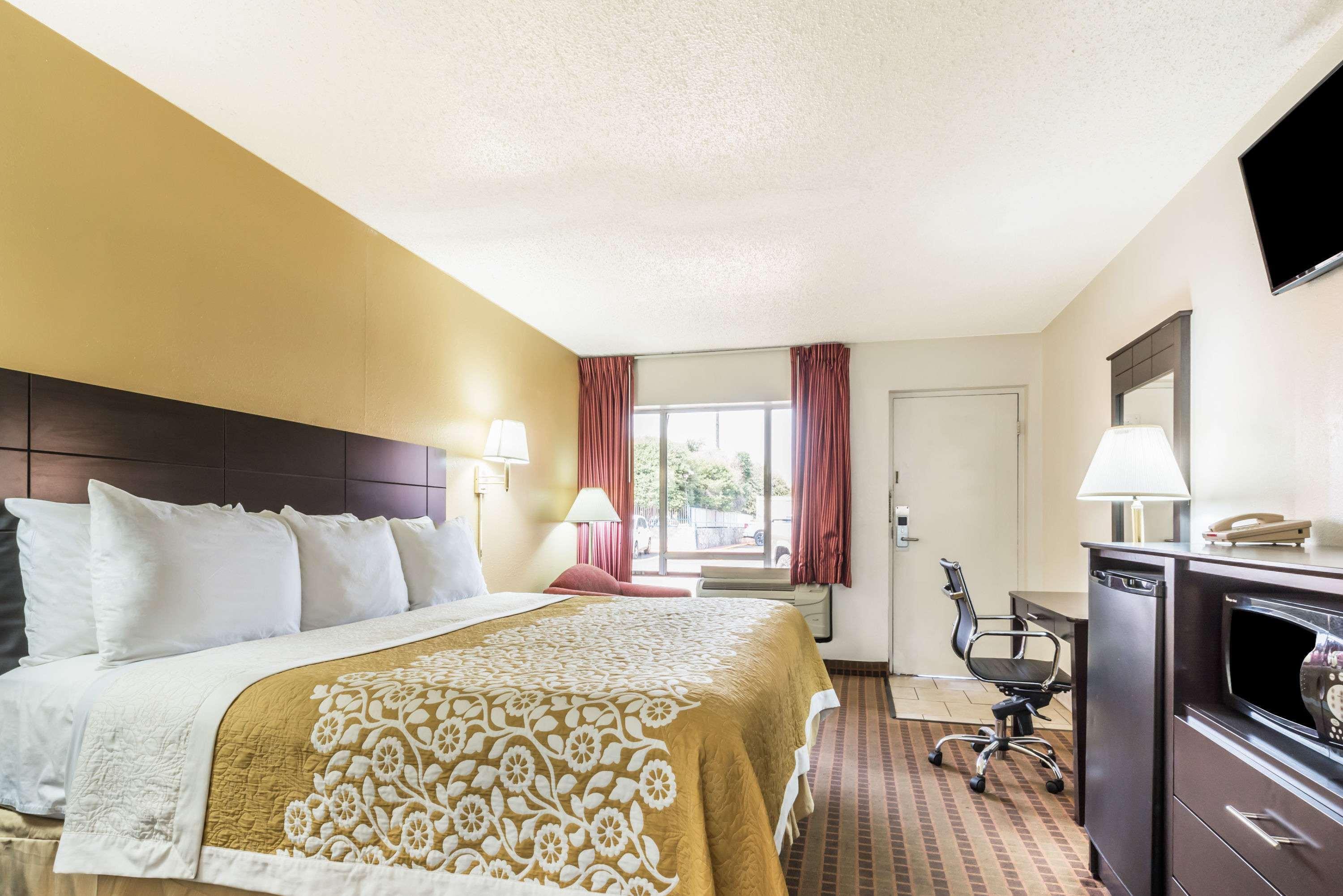 Days Inn South Fort Worth Buitenkant foto