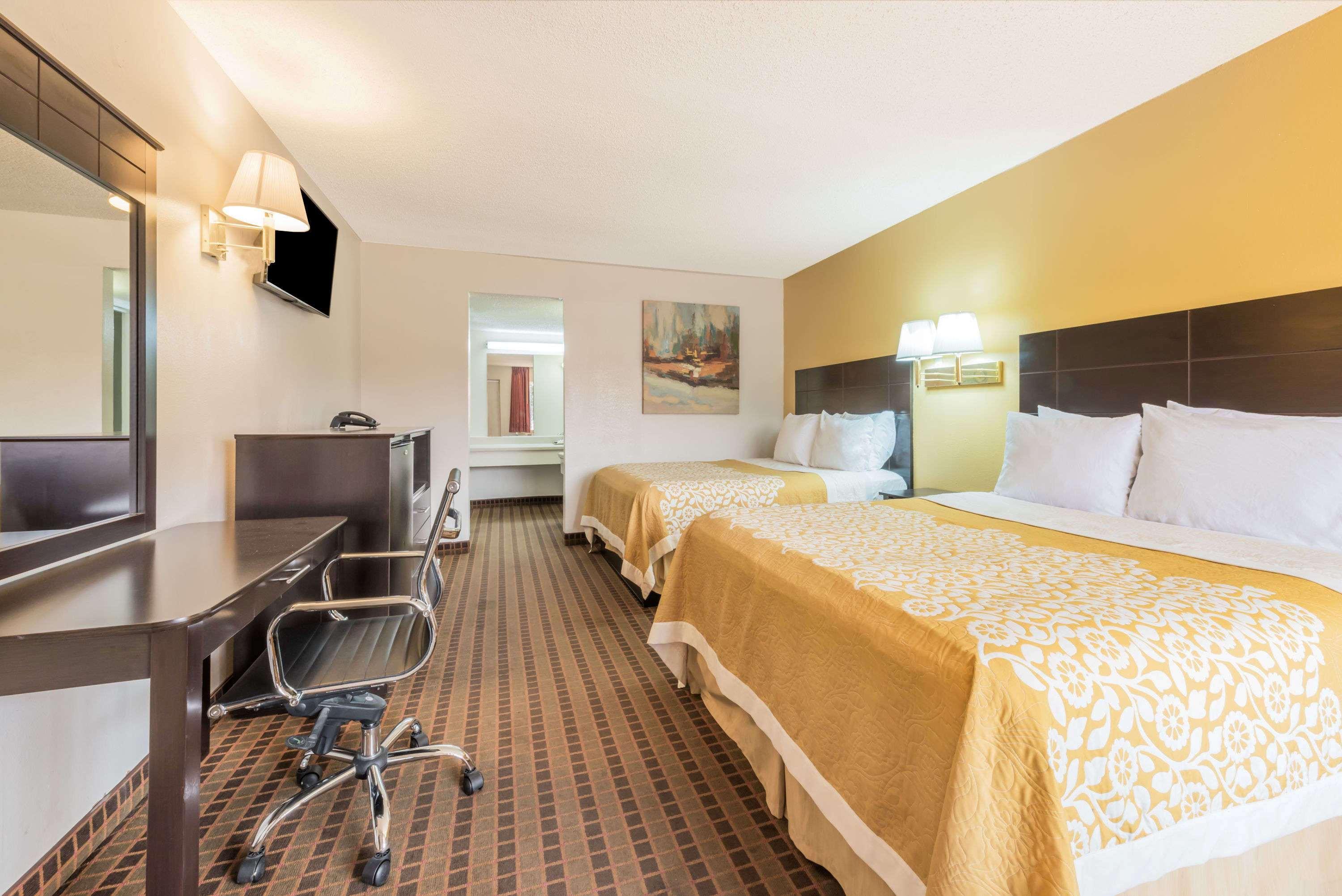 Days Inn South Fort Worth Buitenkant foto