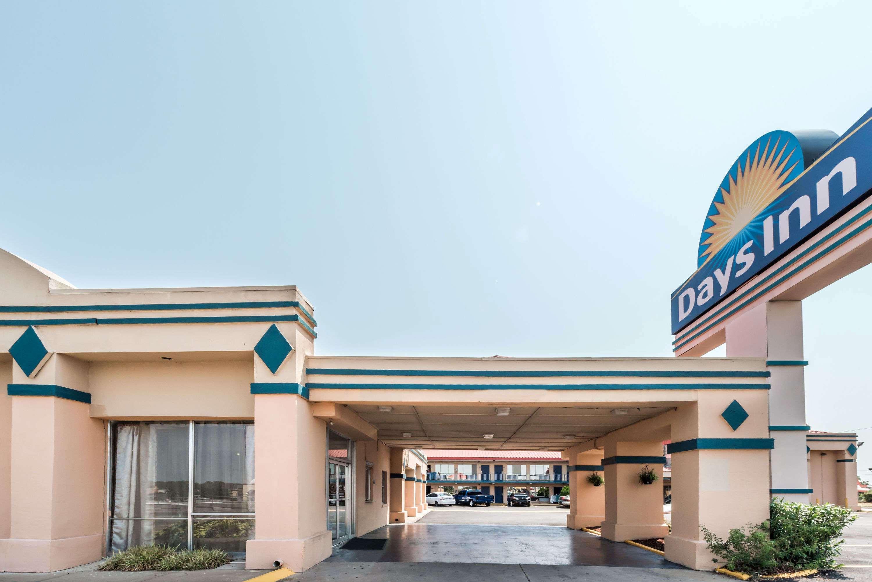 Days Inn South Fort Worth Buitenkant foto