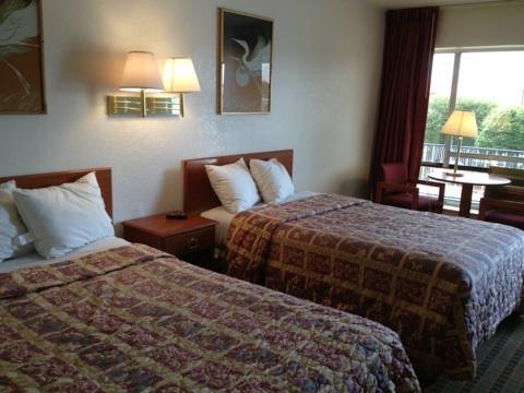 Days Inn South Fort Worth Buitenkant foto