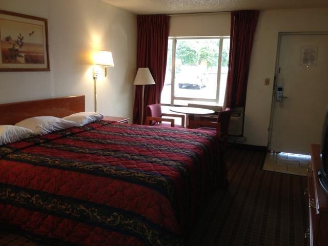 Days Inn South Fort Worth Buitenkant foto