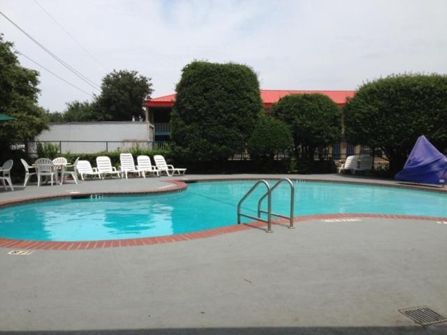 Days Inn South Fort Worth Buitenkant foto